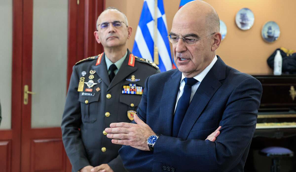 Δένδιας: Έκτακτη σύσκεψη για τις εξελίξεις στη Μέση Ανατολή