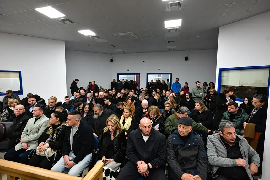 Συγγενείς θυμάτων Τεμπών: Καταγγελίες για «σχεδιασμό αποκλεισμού» στη δίκη
