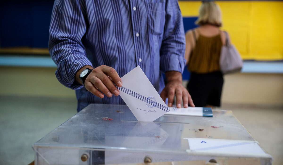 Δημοσκόπηση Opinion Poll: Άνοδος για ΝΔ, κόμμα Τσίπρα και Καρυστιανού