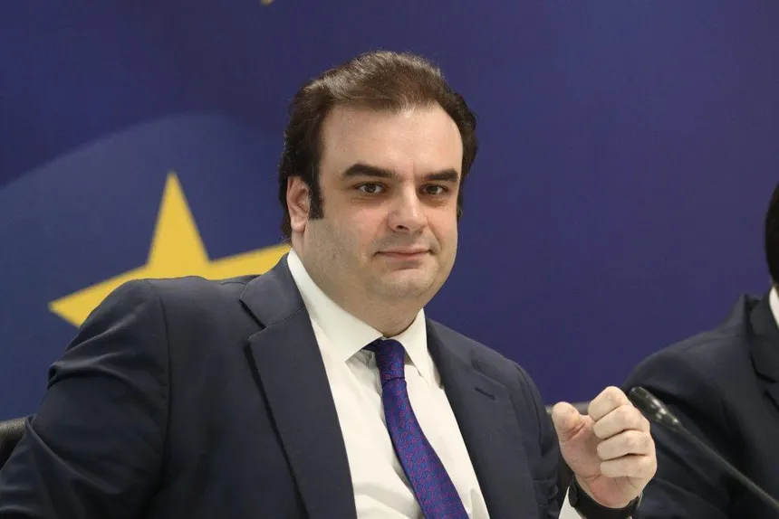 Στο Παρίσι ο Κυριάκος Πιερρακάκης για το συνέδριο της Euronext και επαφές για οικονομία και ενέργεια