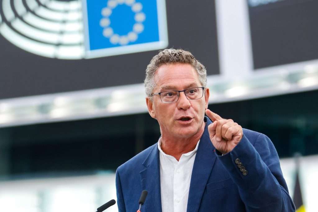 Αρβανίτης: «Το δεξιό κατεστημένο οδηγεί την Ευρωπαϊκή Ένωση στην καταστροφή»