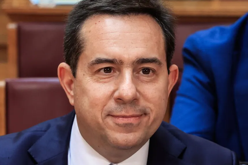 Αιχμές Μηταράκη και νέα ένταση για τις υποκλοπές
