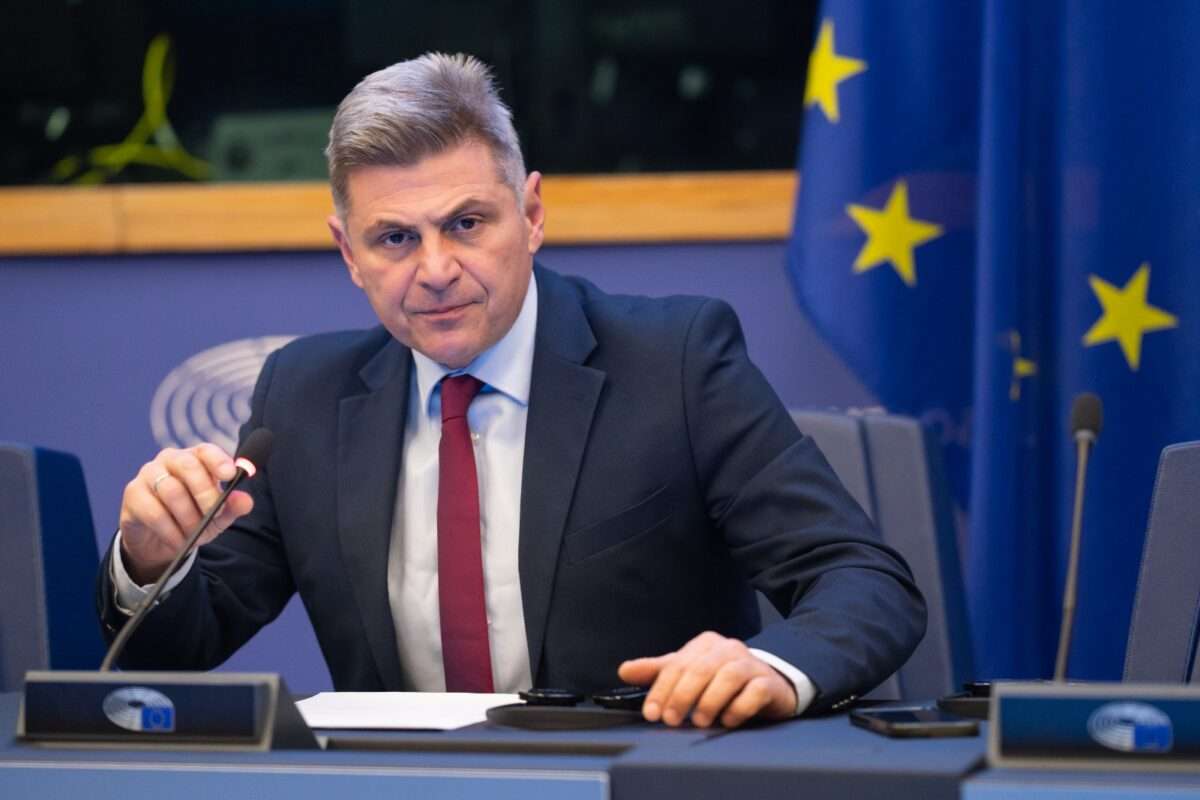 Παρέμβαση Φαραντούρη για τα τουρκικά F-16 στα κατεχόμενα