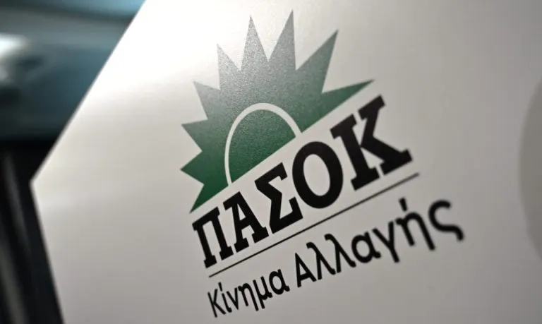 ΠΑΣΟΚ: Κατηγορίες κατά ΝΔ για σχέσεις με την ακροδεξιά και αιχμές για «άγχος» της κυβέρνησης