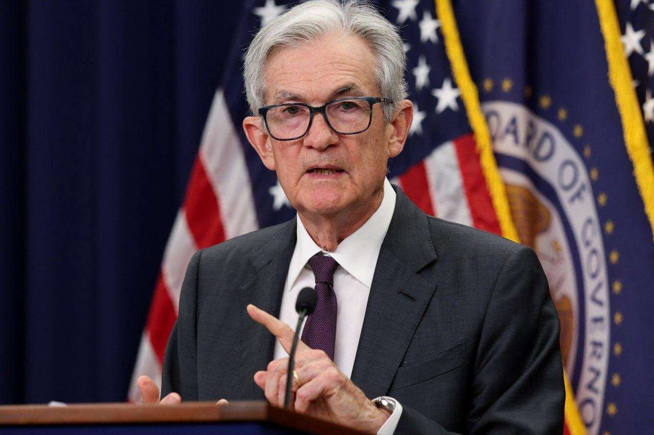 Fed: Φρένο στα επιτόκια λόγω πολέμου