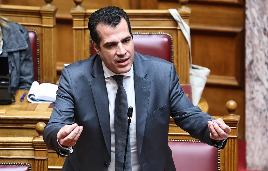 Αντιπαράθεση στη Βουλή για τη μπούρκα και το άσυλο μετά τις δηλώσεις Πλεύρη