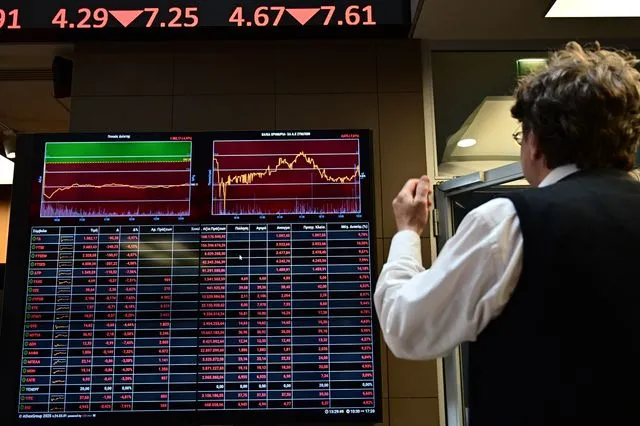 Χρηματιστήριο Αθηνών: Βαθαίνει το sell off με φόντο τον πόλεμο στη Μέση Ανατολή