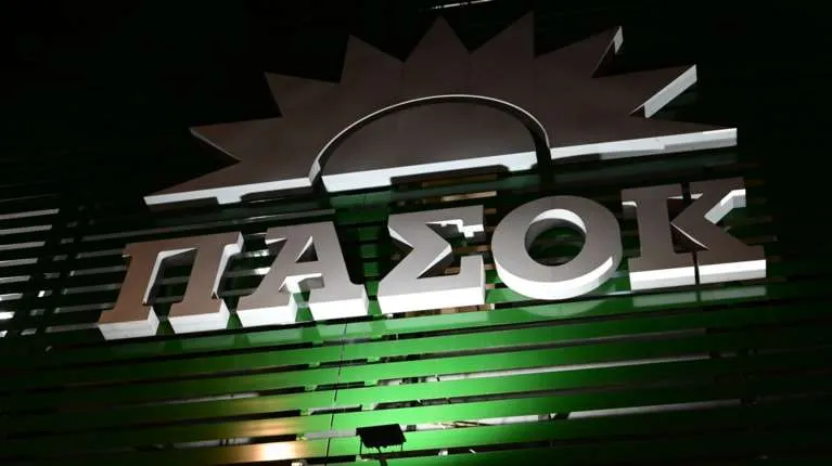 ΠΑΣΟΚ: Επίθεση στον Άδωνι Γεωργιάδη με αιχμές για «θεατρινισμούς»