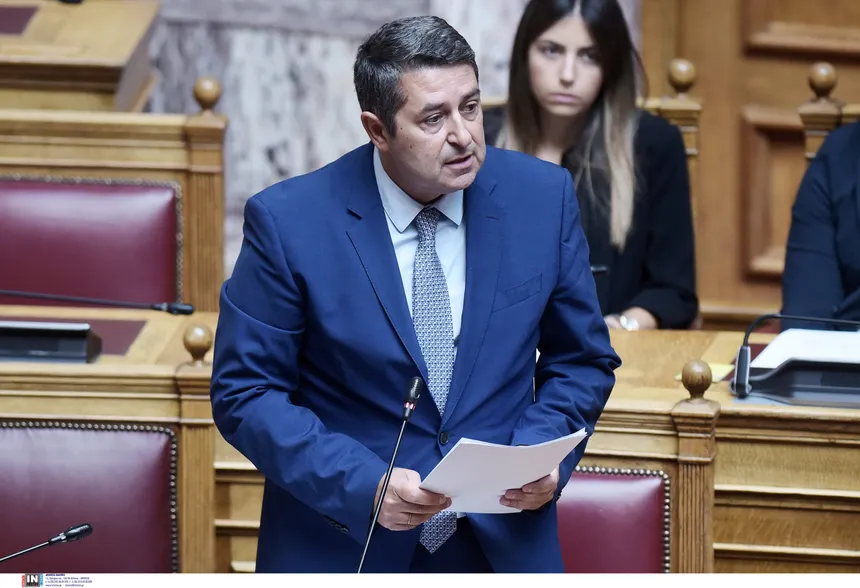 Στο νοσοκομείο ο Γιώργος Μυλωνάκης μετά από λιποθυμικό επεισόδιο στο Μαξίμου