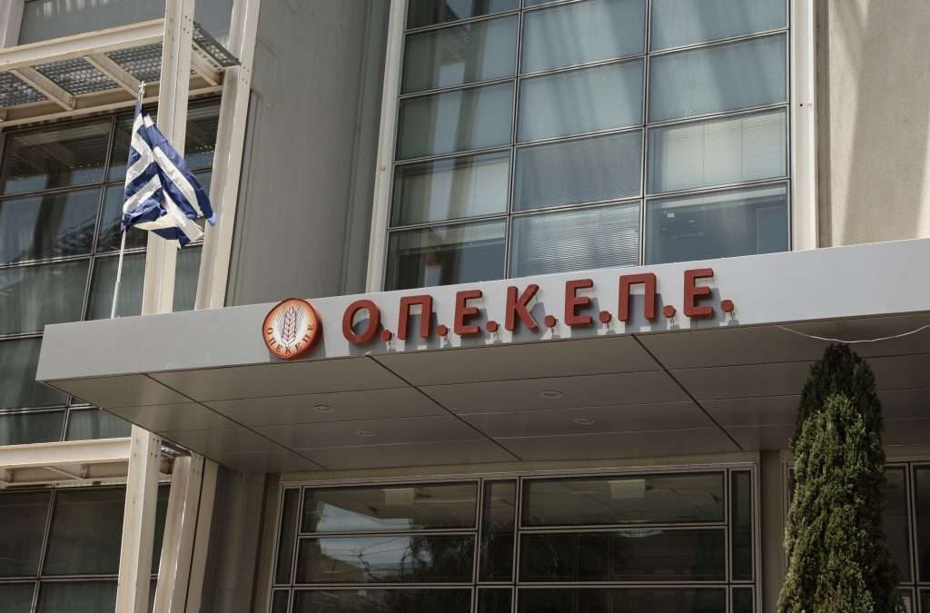 Στο «μικροσκόπιο» 13 βουλευτές – Αγώνας δρόμου για την άρση ασυλίας