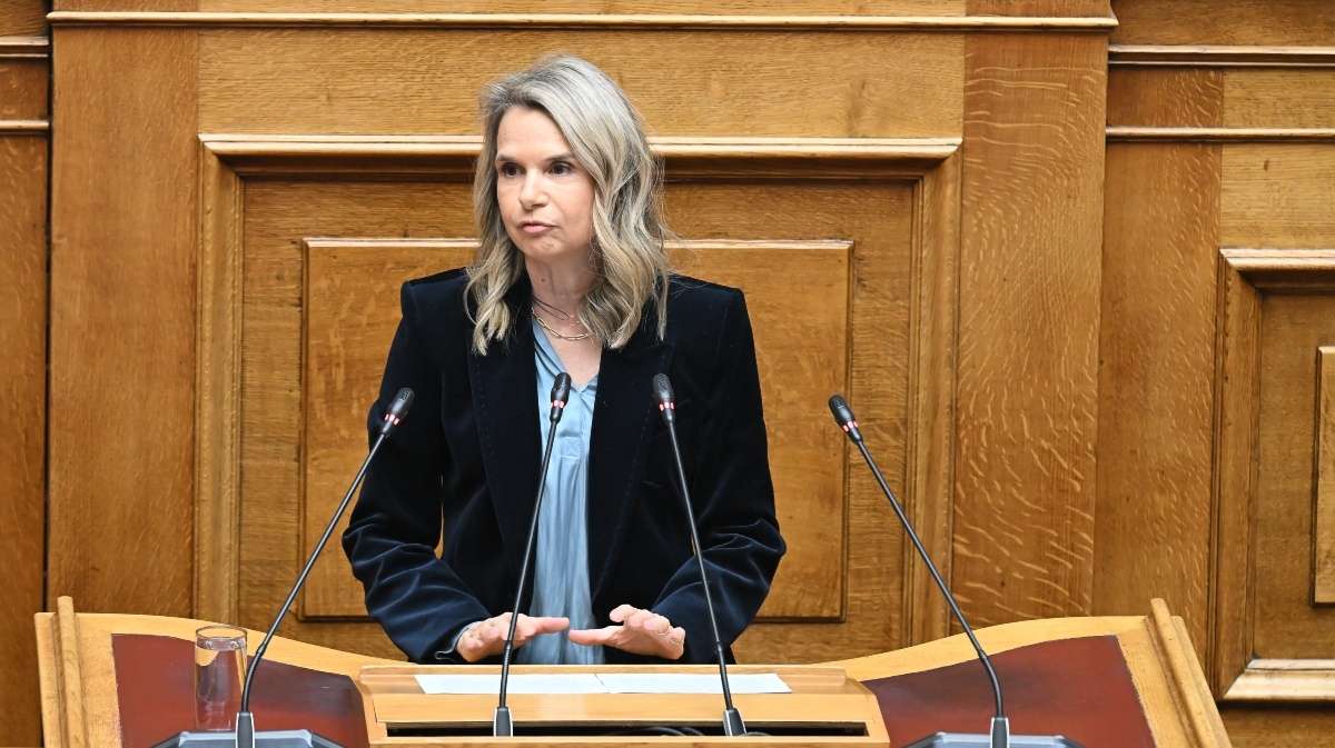 Αποστολάκη: «Η κυβέρνηση εμφανίζει μια ευρωπαϊκή υποχρέωση ως εθνική πρωτοβουλία»