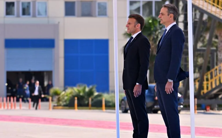 Μητσοτάκης – Μακρόν στη φρεγάτα «Κίμων»