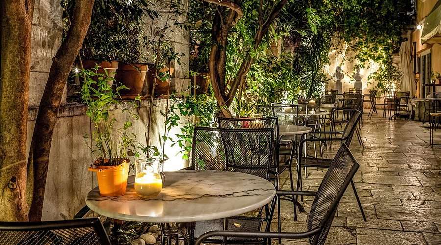 Black Duck Garden: Υποδεχόμαστε την άνοιξη σε μια από τις ιστορικές αυλές της Αθήνας