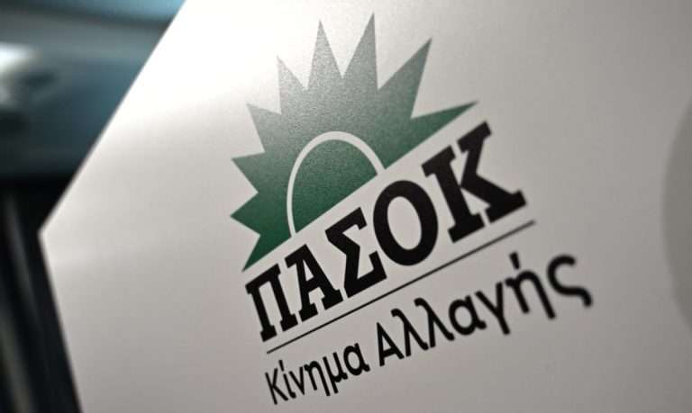 ΠΑΣΟΚ: Πυρά σε Δένδια για εξοπλιστικά