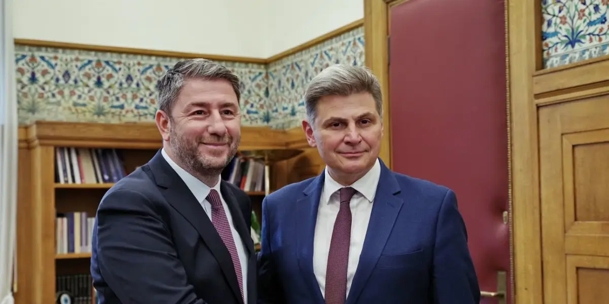 Φαραντούρης: «Η πολιτική αλλαγή περνά μέσα από το ΠΑΣΟΚ»